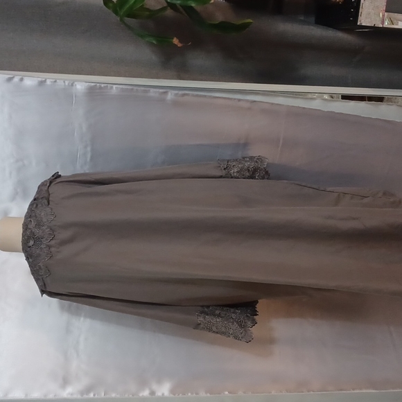 Highgate Manor Decorative Robe - Picture 4 of 6